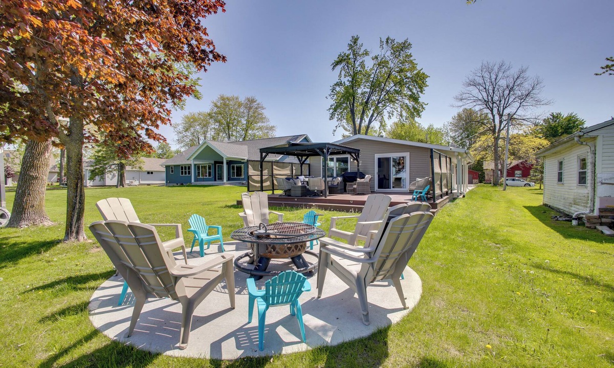 Cecil House | Lakefront Family Home w/Dock & Views in Cecil!