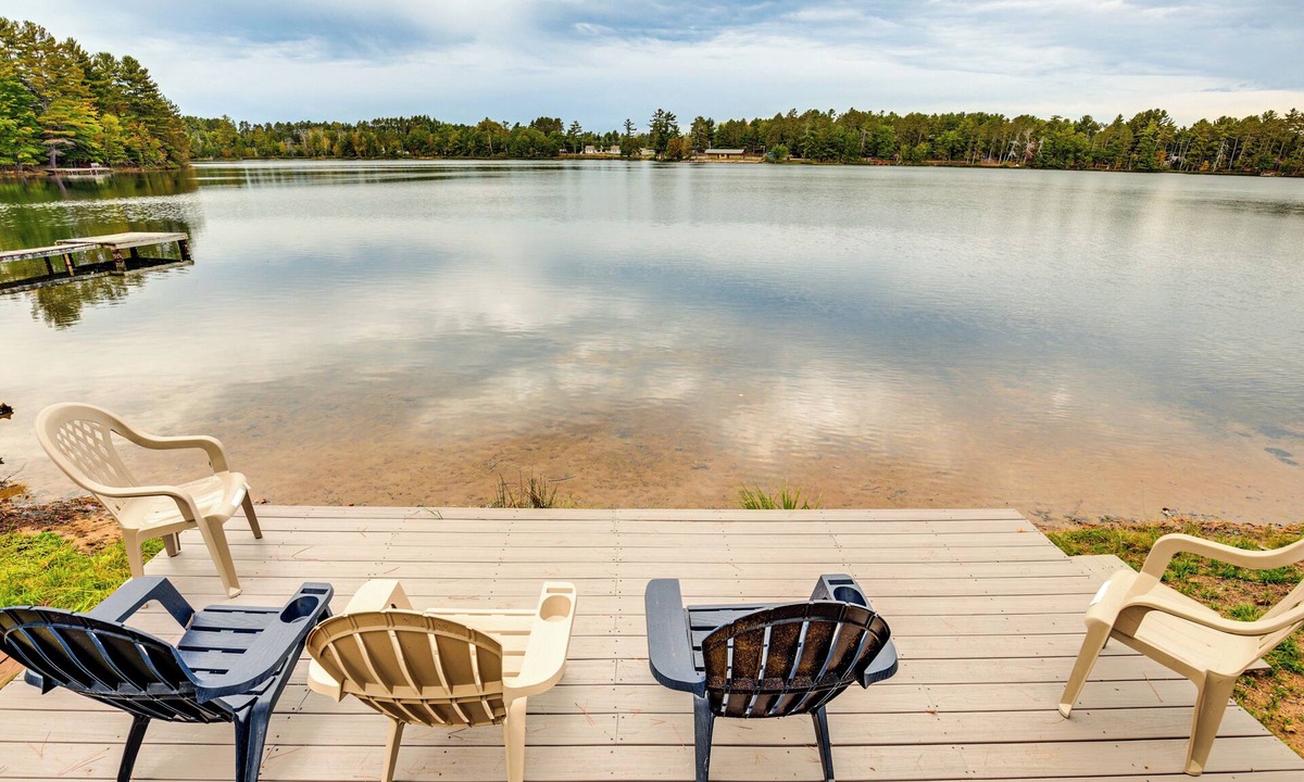 Eagle River Cottage | Lakefront Home w/Fire Pit in Eagle River