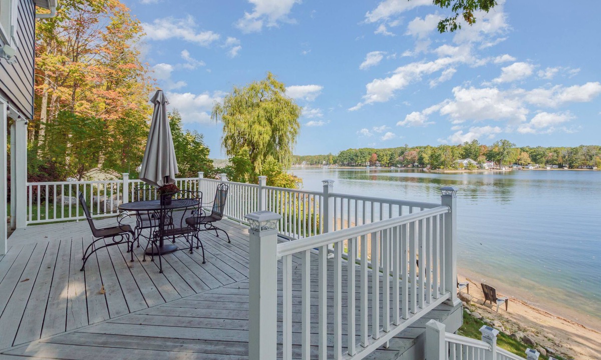 Harrison Cottage | Lakefront, Private Beach on stunning Budd Lake, Kayaks, Fire Pit & sunrises!