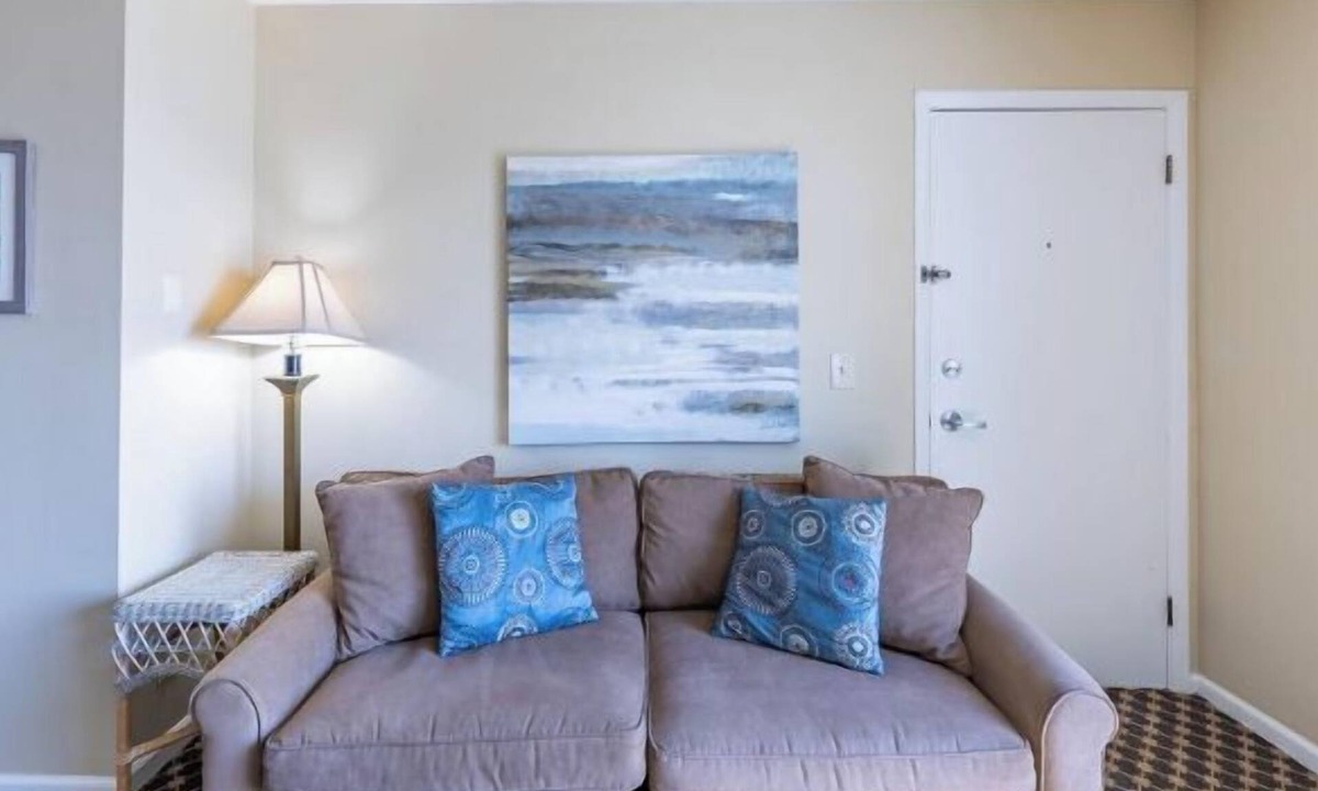 Whitehall Resort | Lakefront room that sleeps 5