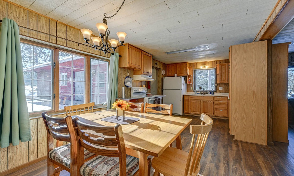Townsend Cabin | Lakefront Townsend Cabin w/Fire Pit & Dock!