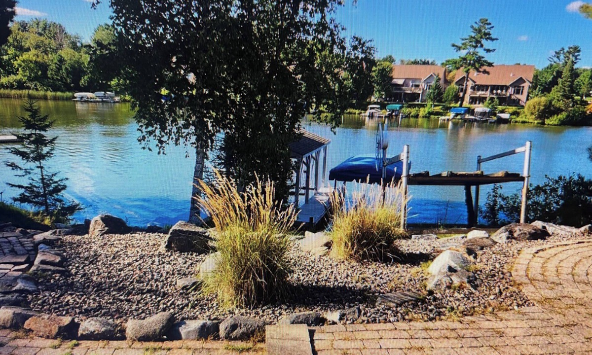Eagle River Cabin | Lakeside Retreat on Eagle River Chain of Lakes. Walk to Downtown Sleeps 14–16