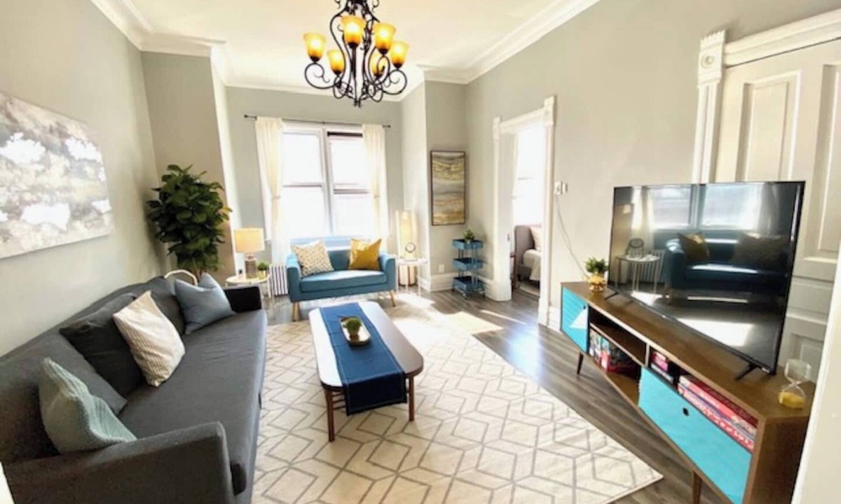 Lakeview Apartment | Lakeview Hideaway: an easy, comfortable 3BR base in Lakeview, steps from Wrigley and the lake.