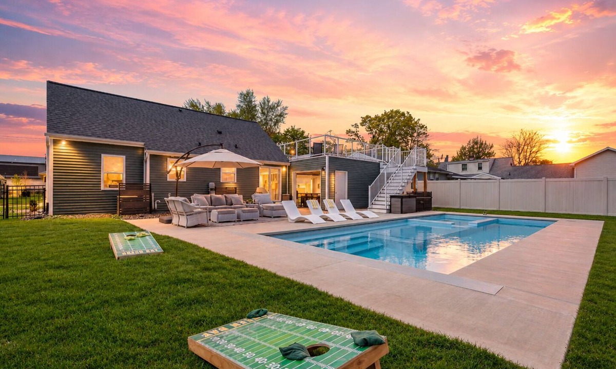 Green Bay House | Lambeau View 🏈 | Pool · Spa 💦 | Rooftop · Fire Table 🔥 | Entertainment Room 🎉