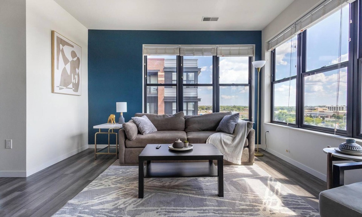 Milwaukee Apartment | Landing | Beautiful 2BD, Gym, Courtyard