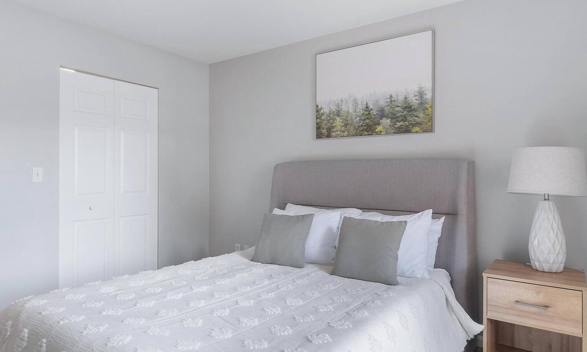 West Dundee Apartment | Landing | Chic 1BD, Gym, Pool