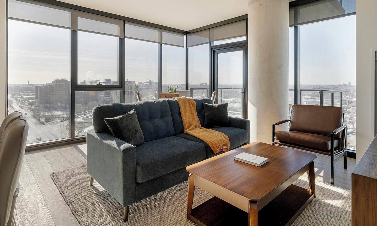 Illinois Medical District Apartment | Landing | Chic 1BD, Yoga Studio, Pool