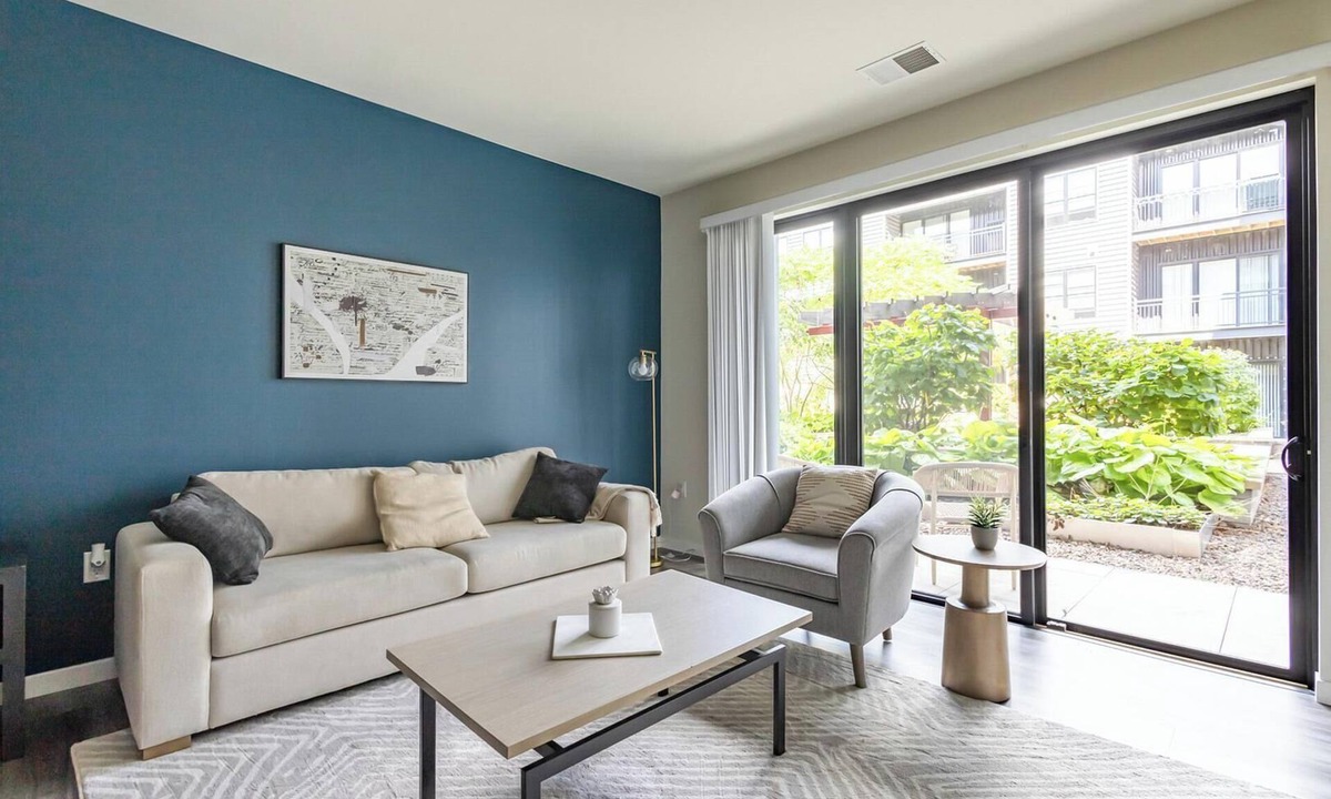 Milwaukee Apartment | Landing | Stylish 1BD, Clubhouse, Gym