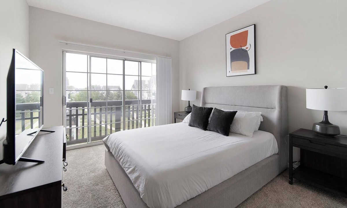 West Dundee Apartment | Landing | Stylish 2BD, Pool, Gym