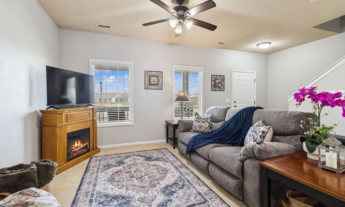 Waukee House | Large Cozy Condo 3BR-3BA. Pets okay, great location, in Waukee-West Des Moines.