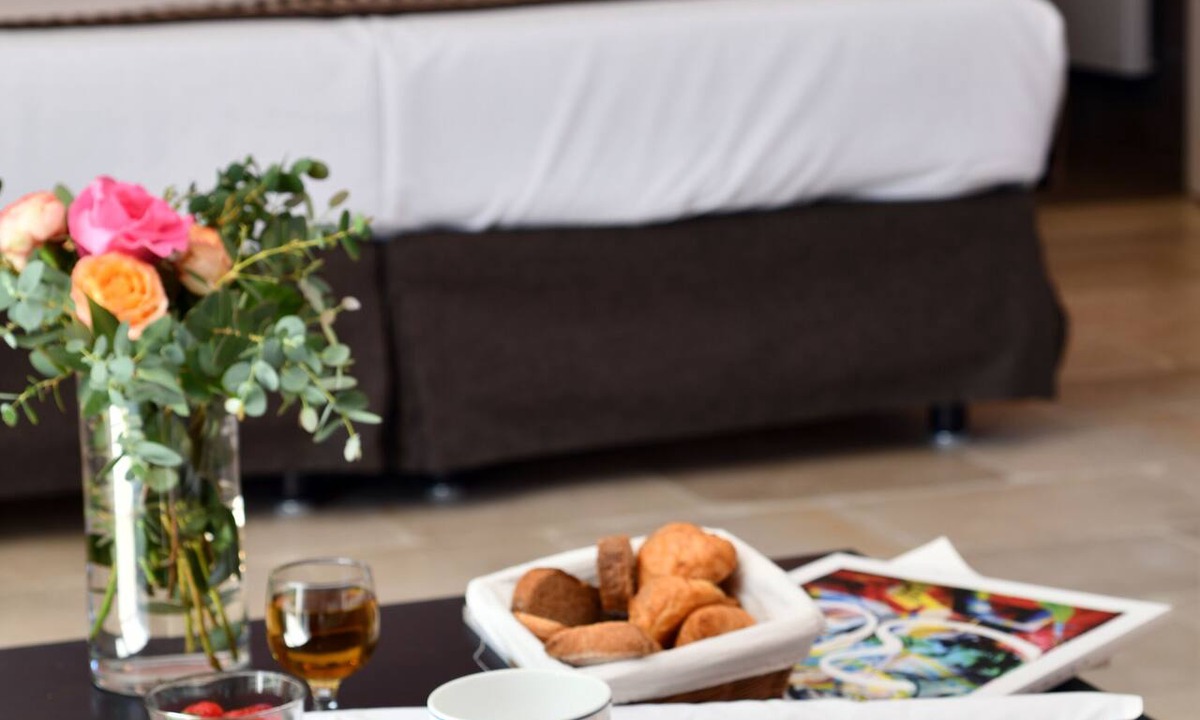 Le Sambuc Hotel | Le Mas De Peint