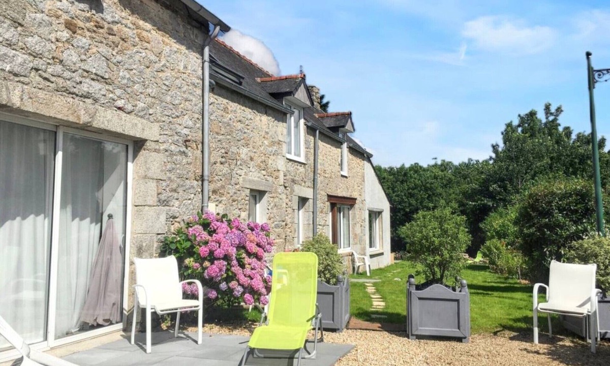 Huelgoat House | Les Gites du chaos d'Huelgoat – Renovated Former Bakehouse in Granite, Central & Peaceful