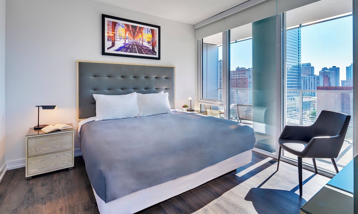 Near North Side Hotel | Level - Old Town Luxury Two Bedroom and Two Bath Suite