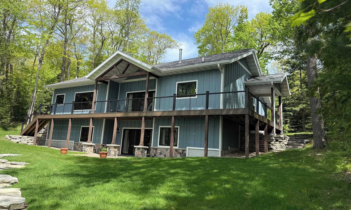 Lac du Flambeau House | Linger Longer Lodge- on White Sand Lake, swim, bike & more