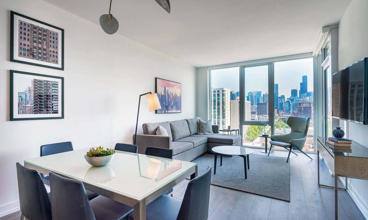Near North Side Hotel | Live the Suite Life: Historic Old Town Chicago Stays with Modern Luxury & Style