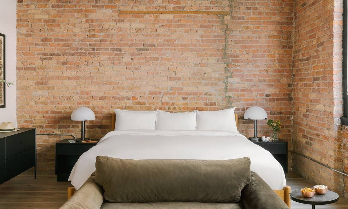 West Loop Gate Apartment | LIVN West Loop Chicago King Studio