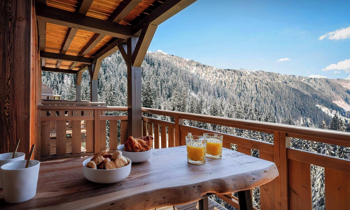 Cohennoz Apartment | Loft Saeko - great outdoors and cosy interior for 8 - OVO Network