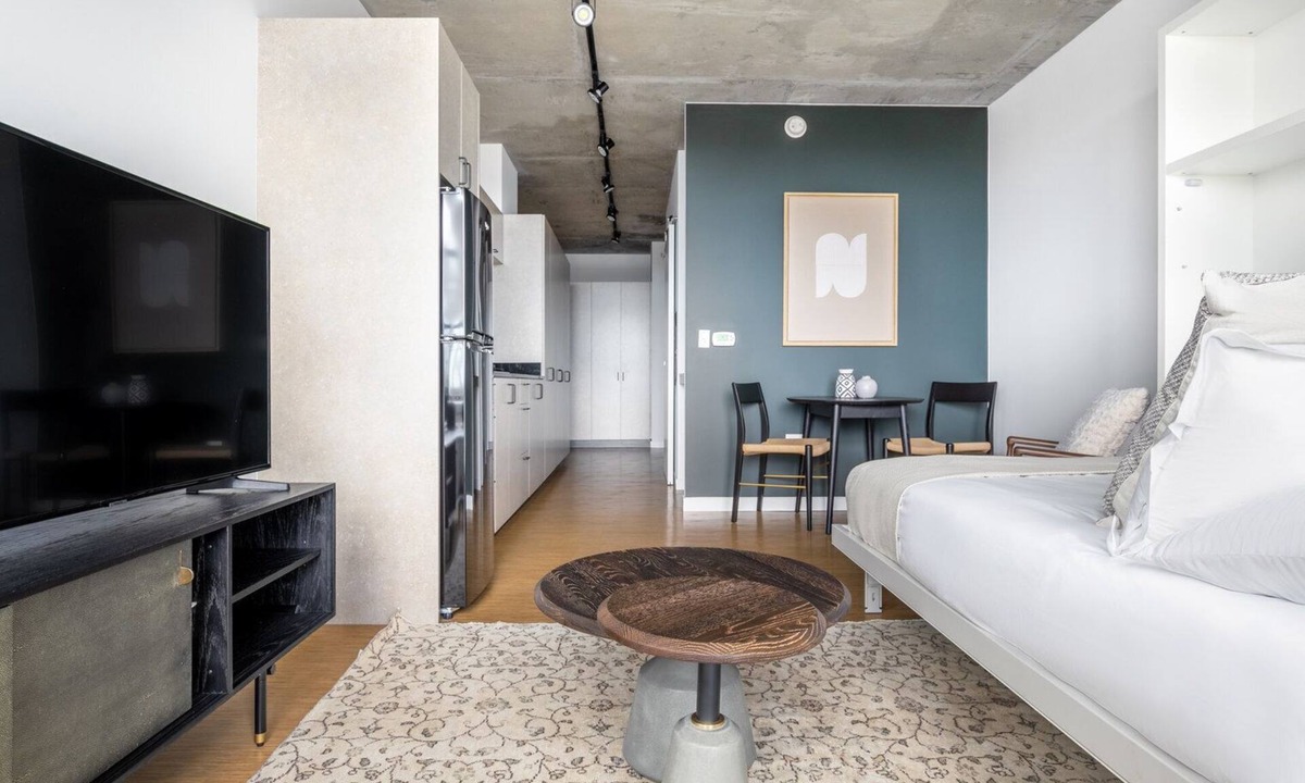 River North Apartment | Lovely Lincoln Park Studio w/W/D, walk to L & New City, by Blueground