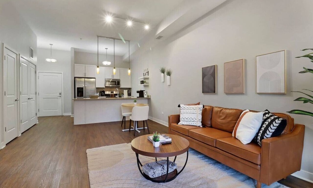 Elmhurst Apartment | Luxe 1BR DT Elmhurst | Pool, Gym, Parking, King Bd
