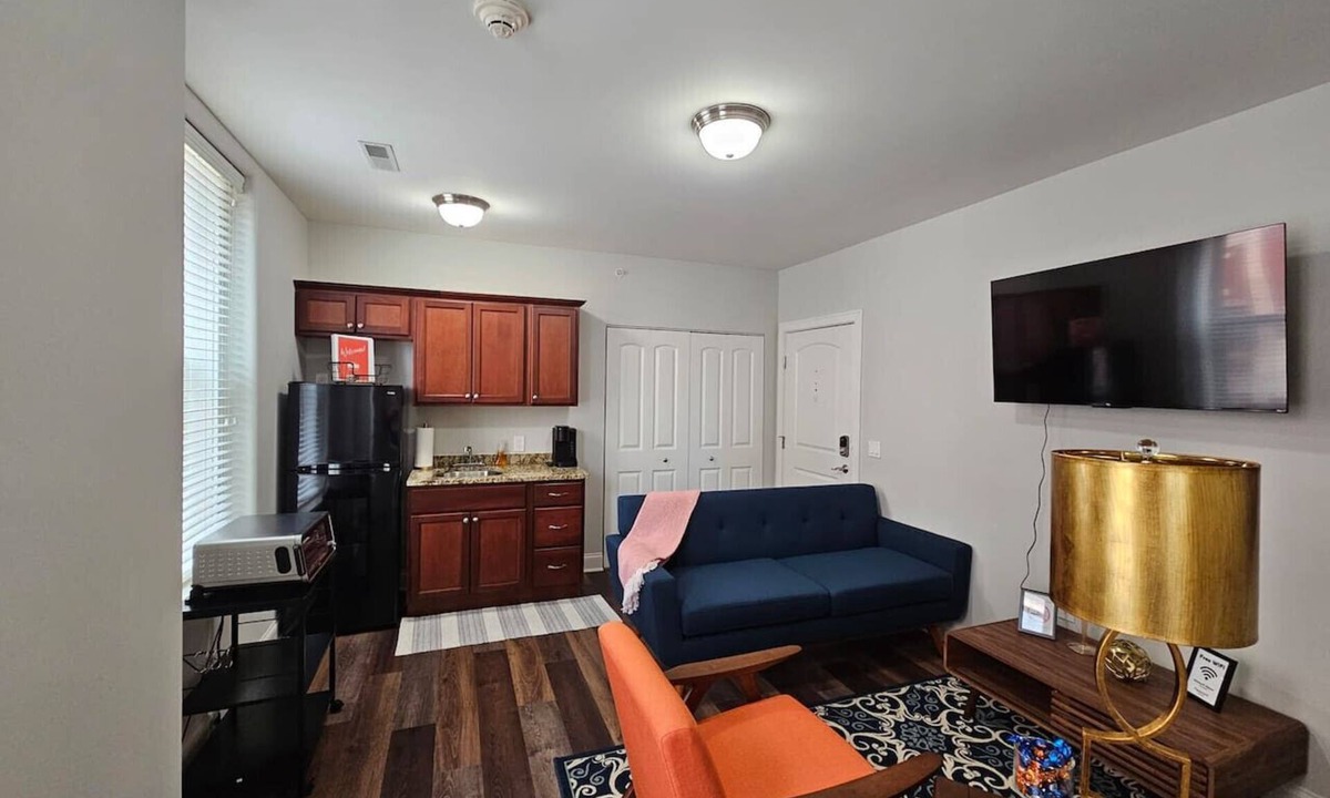Champaign Apartment | Luxurious Stay at the Historic Inman - 210