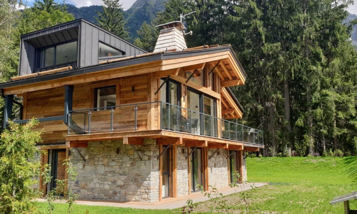 Les Tines Ski Chalet | Luxury Chalet w/Spa | Breakfast & Housekeeping