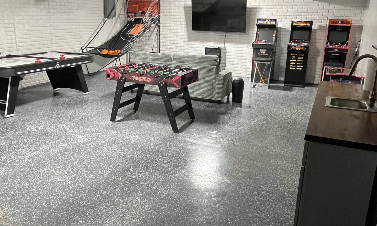 Davenport House | Luxury Entertainers Escape—Game Room + Lounge