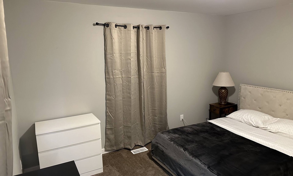 Peoria House | Madisons place, a newly remodeled duplex is 5 mins away from OSF and Carle hosp