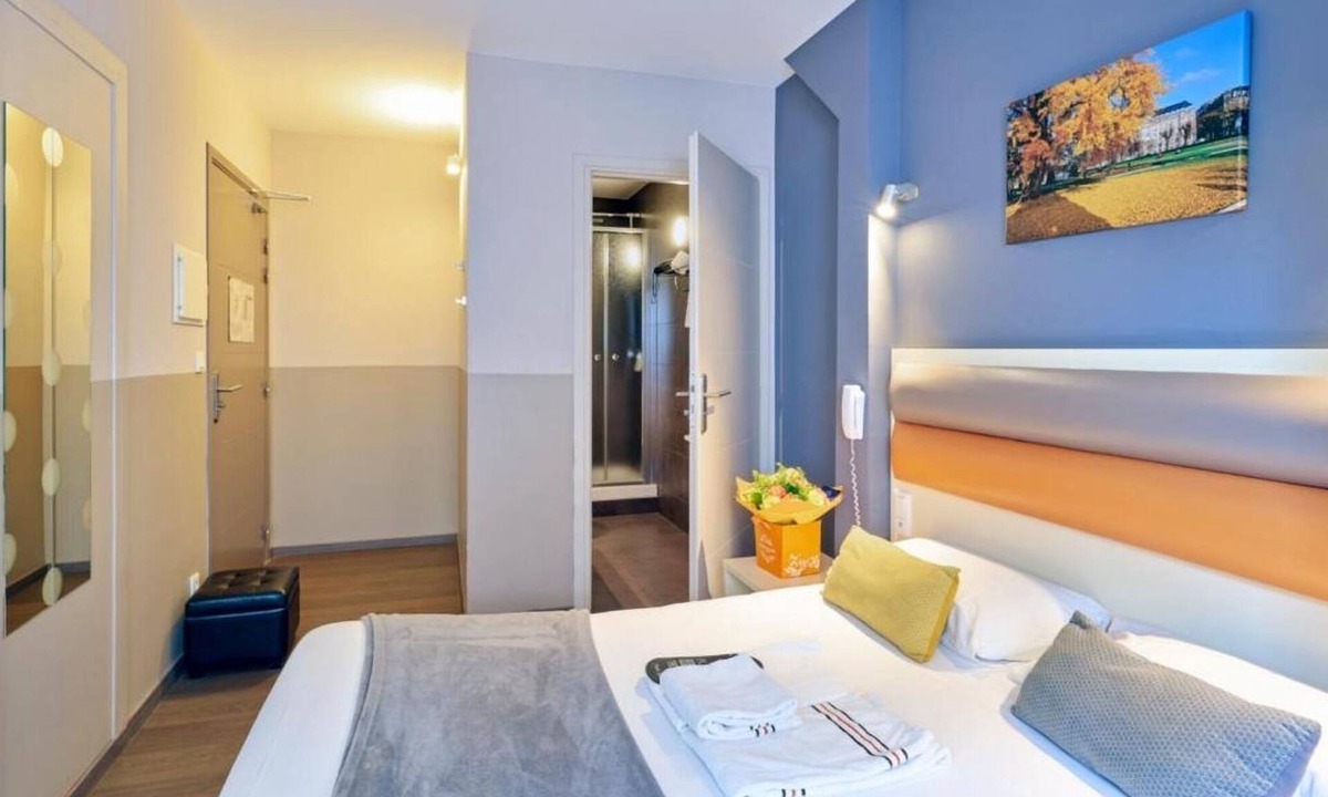 Contades Hotel | Make Your Trip More Enjoyable! Near Place du Marché Gayot! Pets are Allowed!