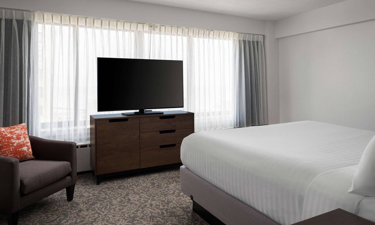 Streeterville Hotel | Making The Best Memories Along The Way! Free Breakfast, Pets Allowed