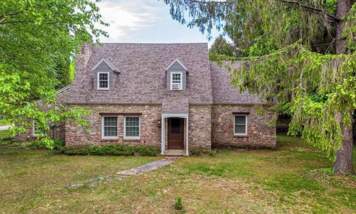 Fish Creek Cottage | Manistique Stone Cottage - Next to Peninsula State Park