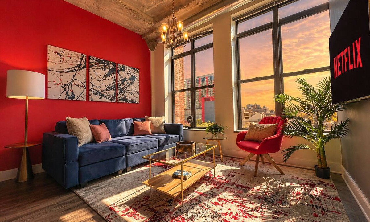 Near South Side Apartment | McCormick Place beautiful 2b/2b with optional parking for up 8 guests