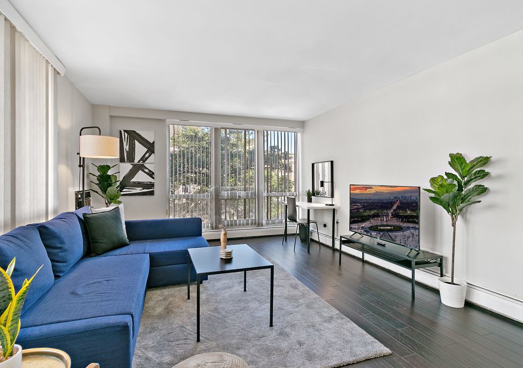 Oak Park Apartment | Minimal & Modern 1BR Oak Park Apt Great location OP1