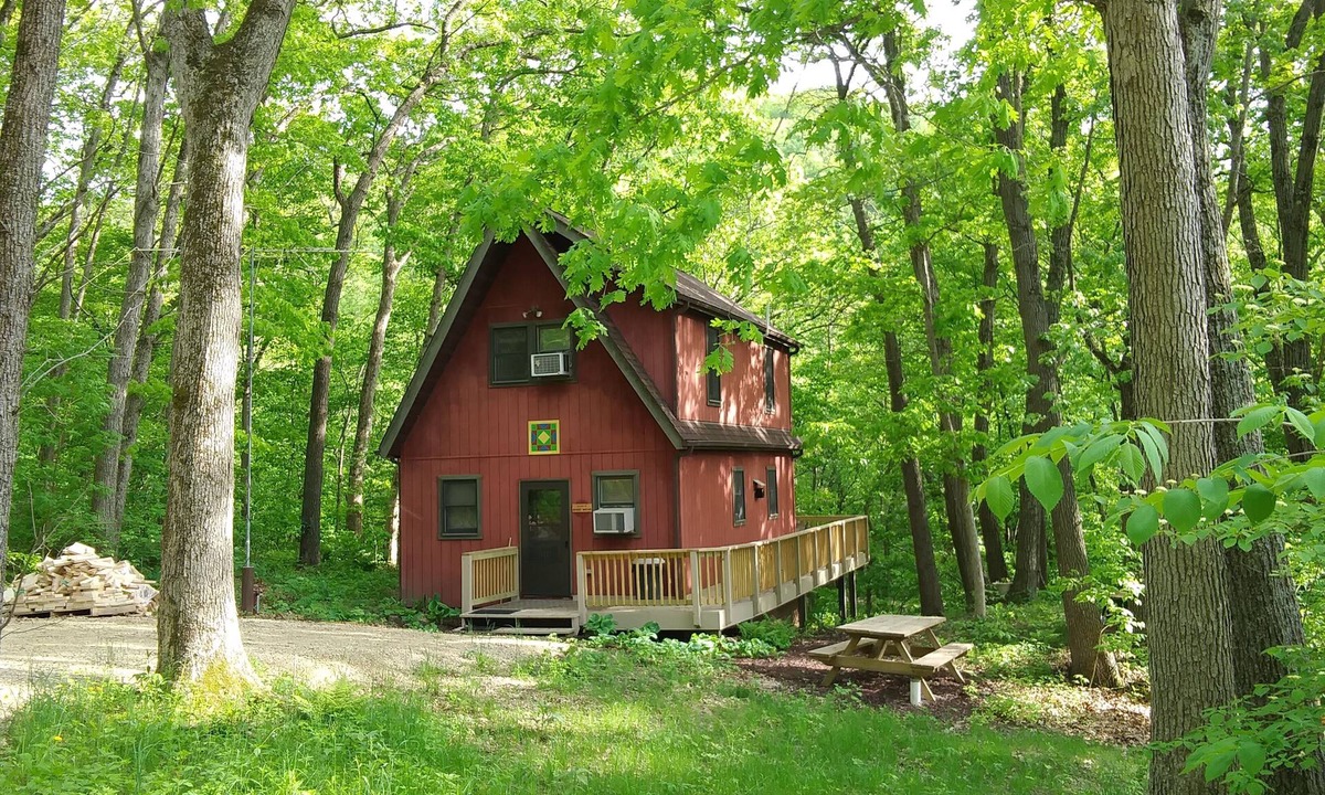 Eastman Cabin | Mississippi River Getaway Spirit Mound