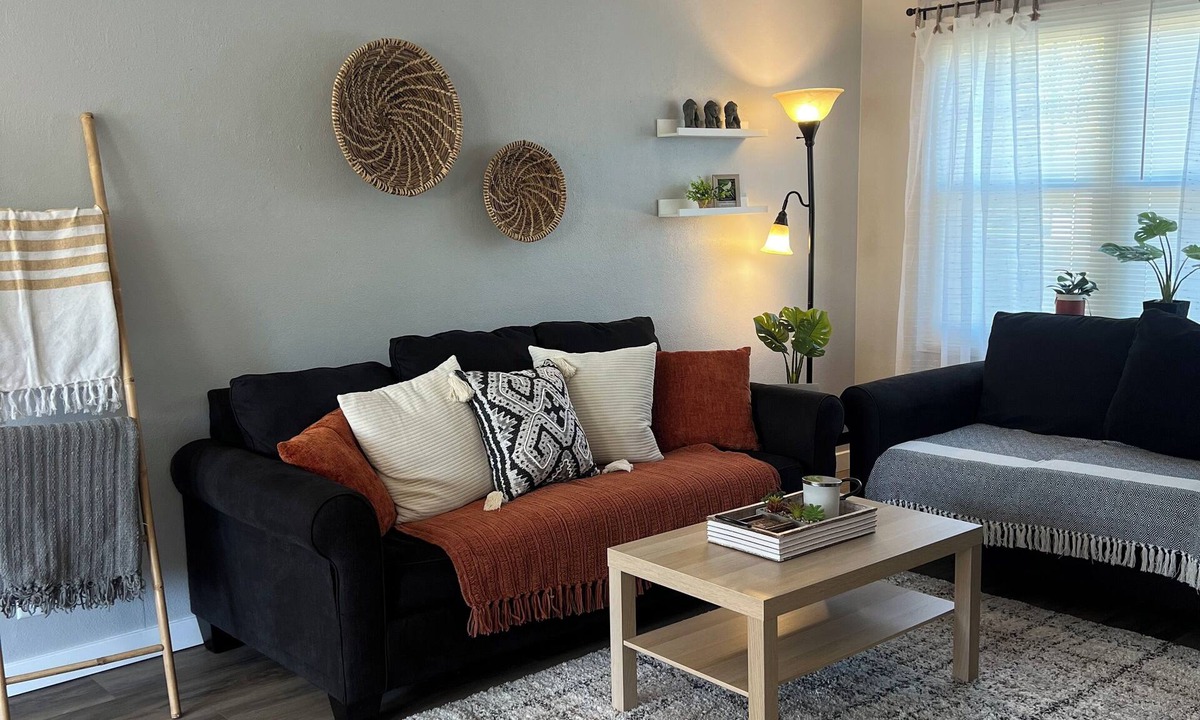 Davenport House | Modern 2-bedroom townhouse in charming Davenport with WiFi, AC.