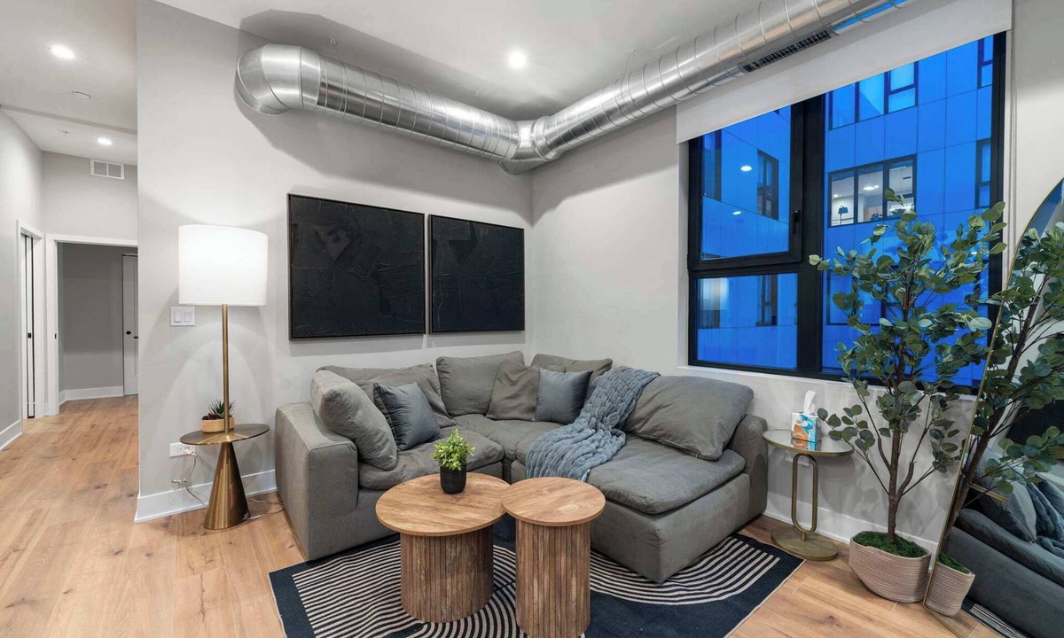 Edgewater Beach Apartment | Modern Edgewater Apartment: 2BD 2BA with Parking!