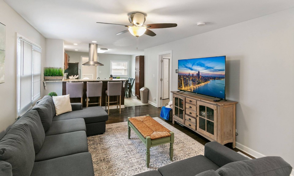 Libertyville House | Modern Home Centrally Located
