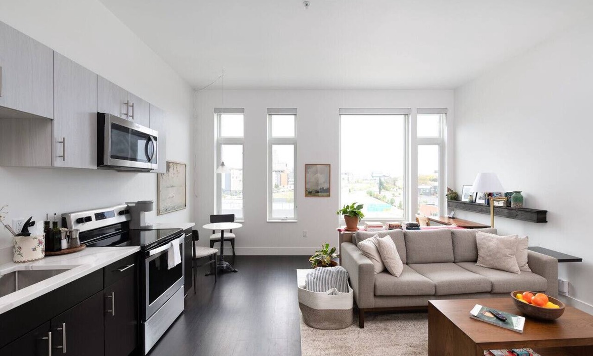 Milwaukee Apartment | Modern Luxury 1BR Apt with Rooftop, Gym, and Parking