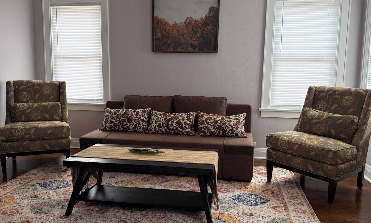Waukegan House | Modern Renovated Home near Six Flags & Naval Graduation Base - Sleeps 6