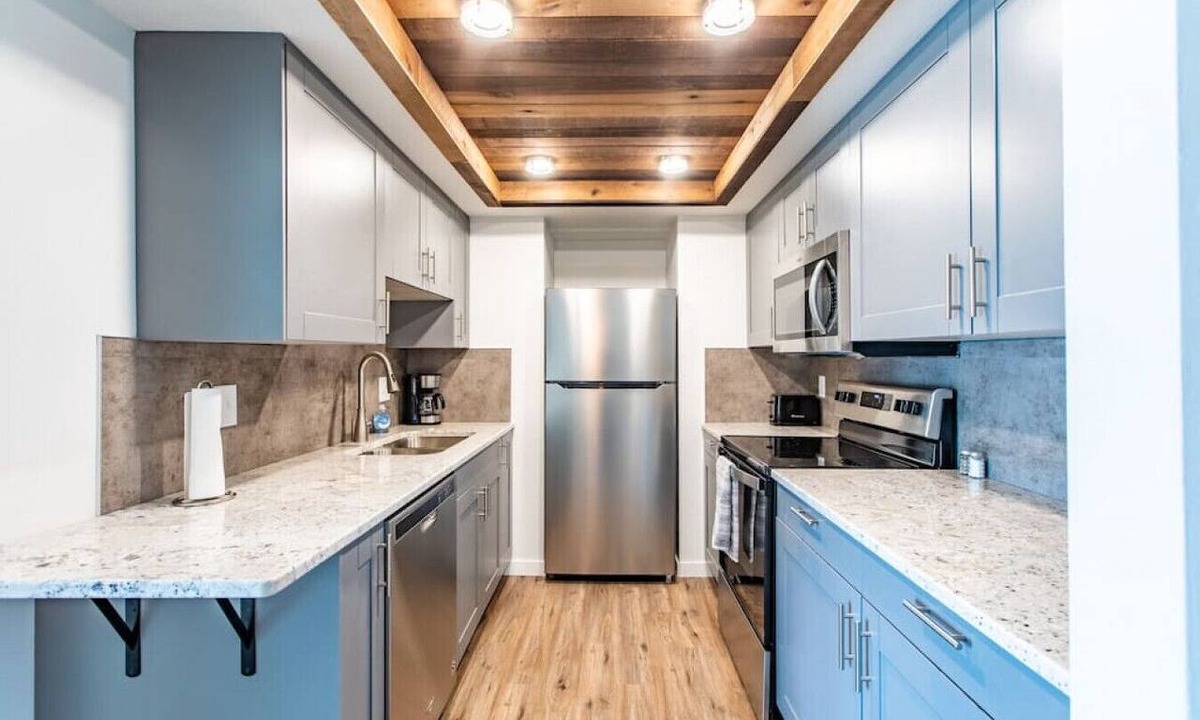 East Side Pioneers Condo | Modern, Rustic 2 Bed/1 bath 6 blocks from Mayo