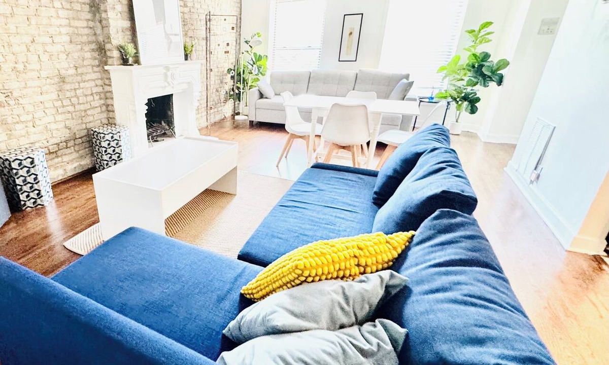 Old Town Apartment | Modern& Spacious 2BR in Prime Location with 1 Parking Spot