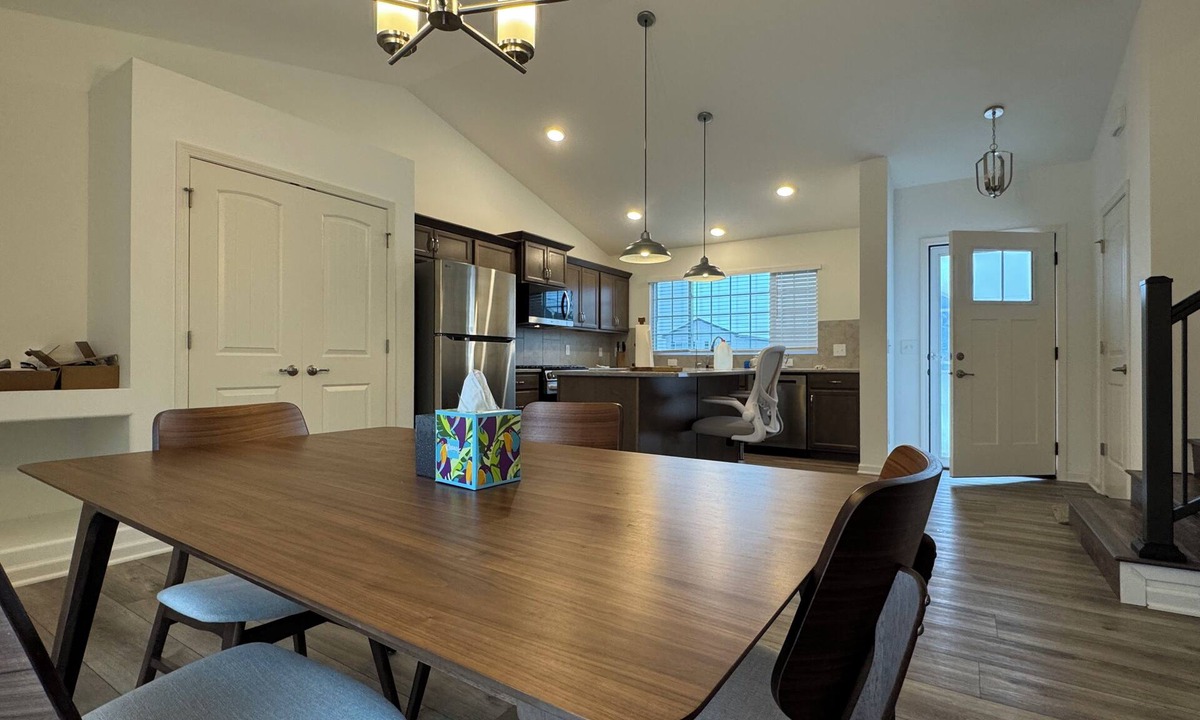 LaPlatte I House | Modern & Spacious Home with Full Kitchen & Laundry