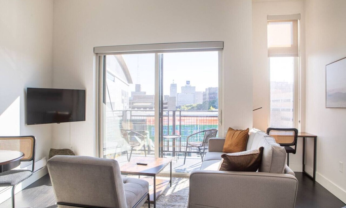 Westown Apartment | Modern Studio Apt with Rooftop, Gym, and Parking