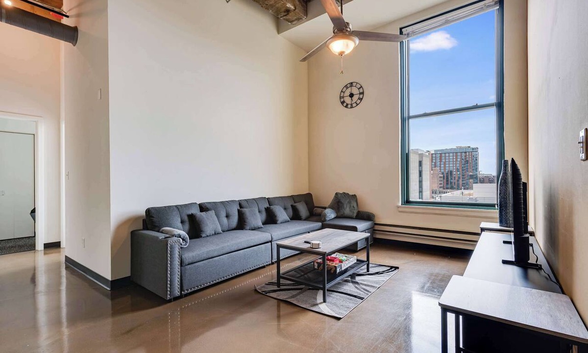 West Loop Apartment | Modern West Loop Gem-City Views & Prime Location 5