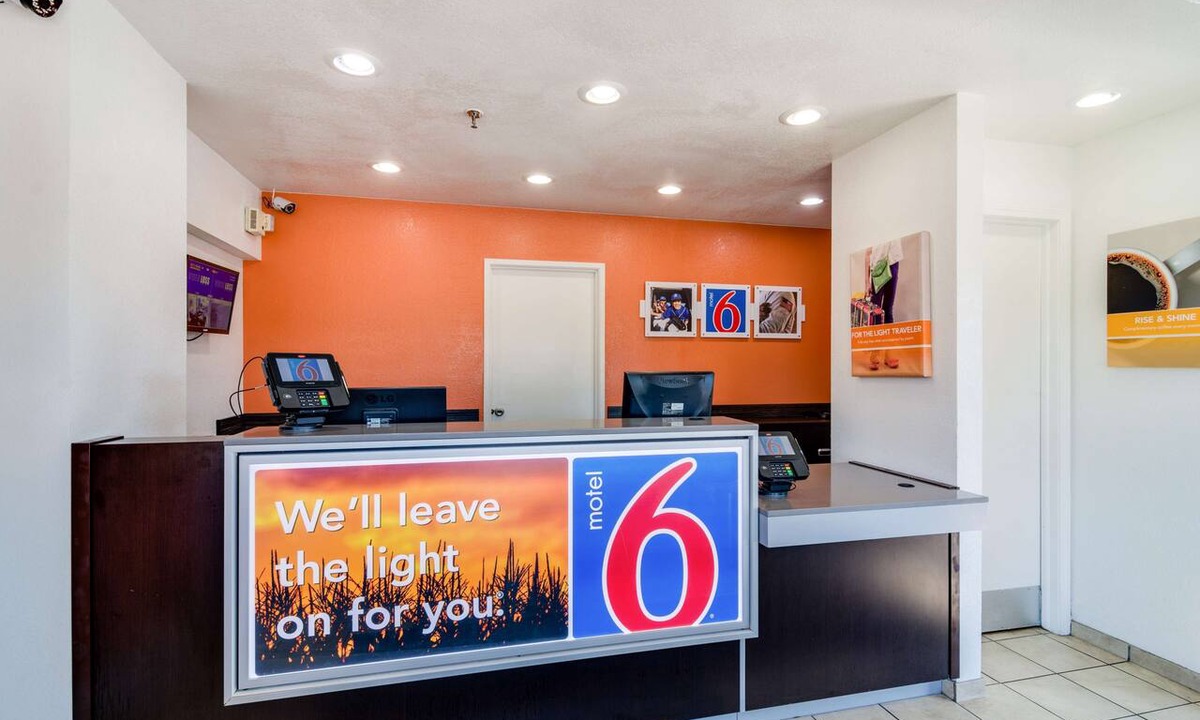 Schiller Park Hotel | Motel 6 Schiller Park, IL - Chicago O'Hare