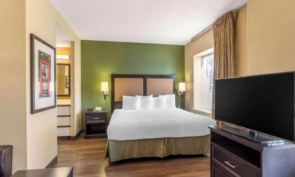 Vernon Hills Hotel | Motel 6 Suites Chicago Vernon Hills Lincolnshire IL