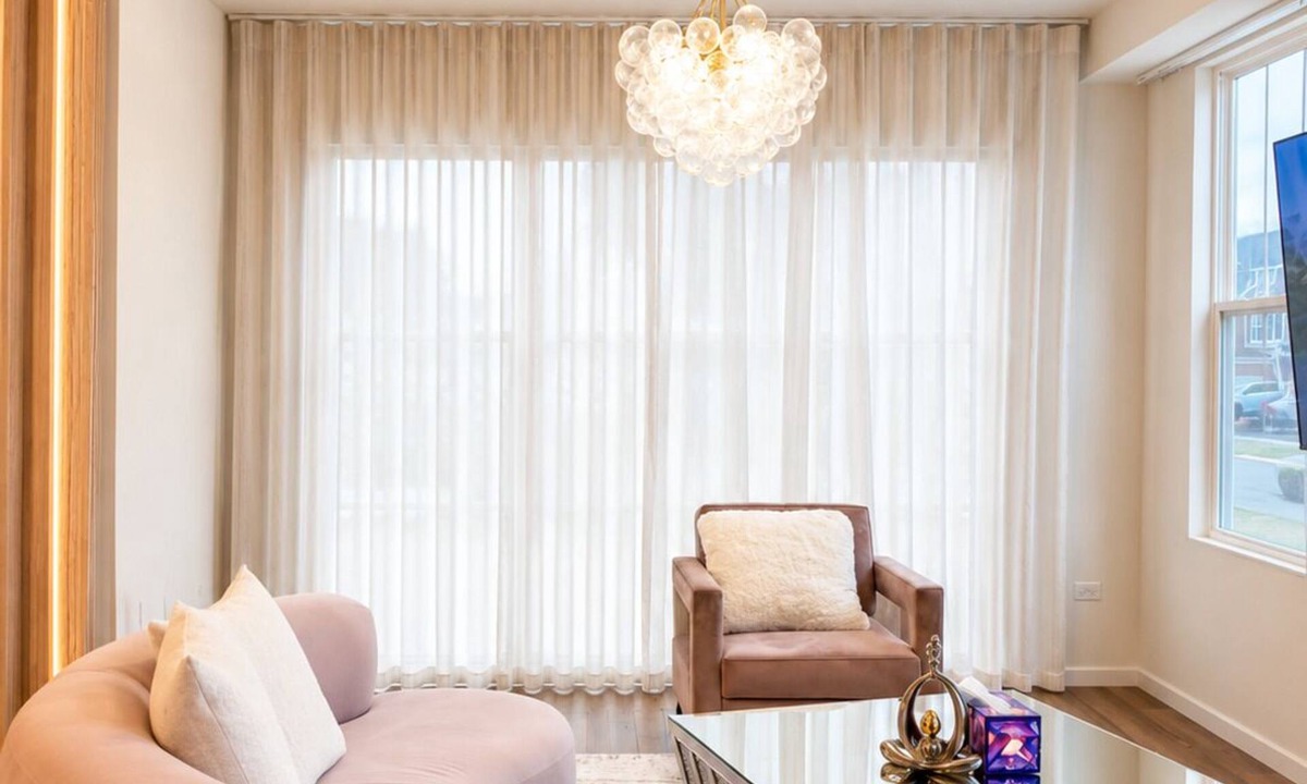 Fox Valley Condo | Naperville Luxury 3-bedroom