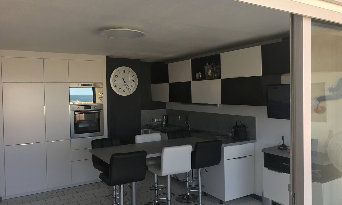 Narbonne-Plage Apartment | Narbonne plage Facing the beach and 2 min walk from the city center