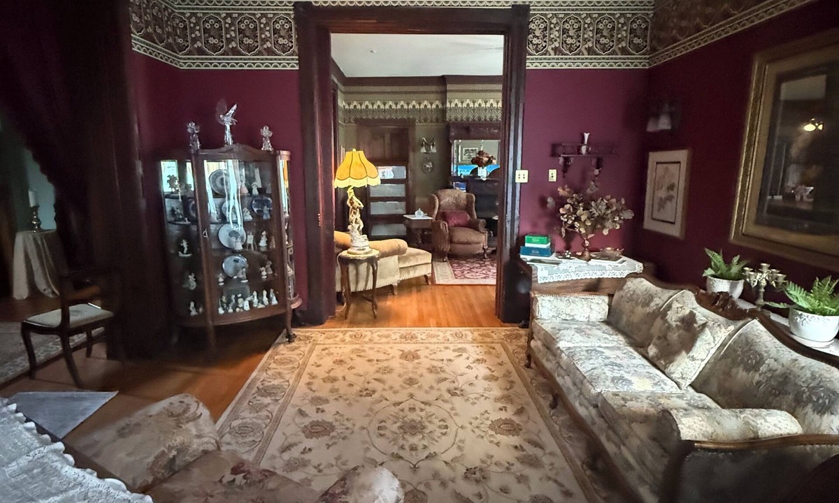 Council Bluffs House | National Historic Victorian Shea House, 7 bedrooms, 11 beds, 5 and half bath