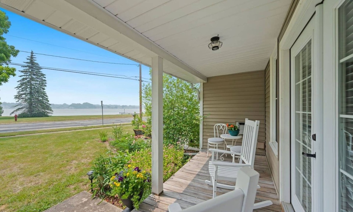 Sturgeon Bay House | Nautical Haven - Sunset views