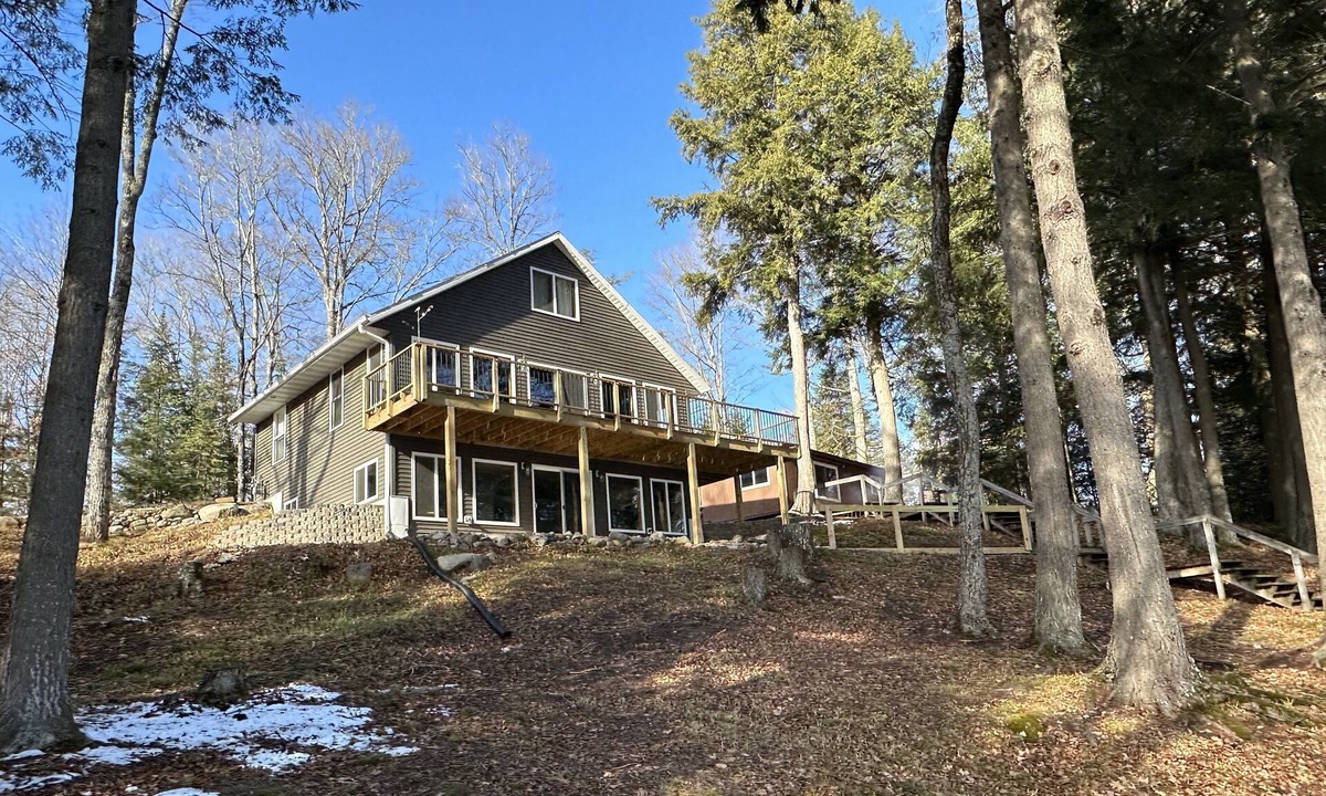 Phelps Cabin | New Build Lakeside Retreat + Snowmobile Trail 1.4m + Ice Fishing + Dog Friendly